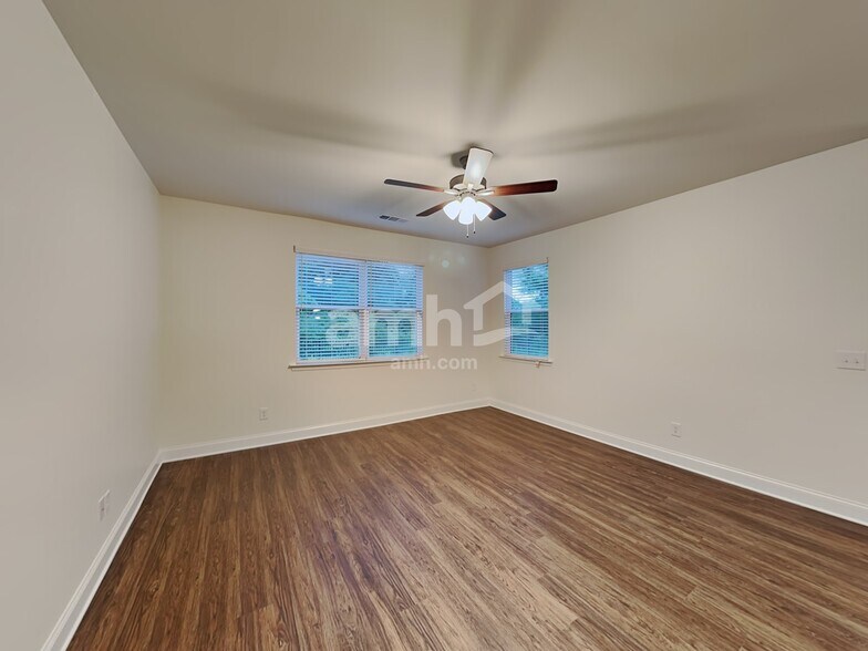Building Photo - 7058 Creeksong Dr