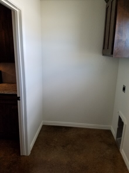 Building Photo - 120 Crossfire Ct