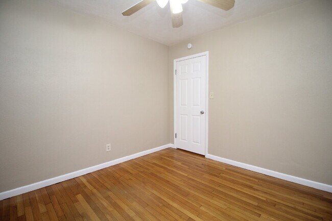 Building Photo - Northeast Pensacola Home- Entertainers Dream with Covered Deck & Fenced Backyard