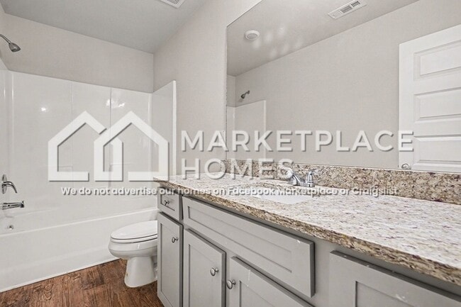 Building Photo - 845 Crescent Ln