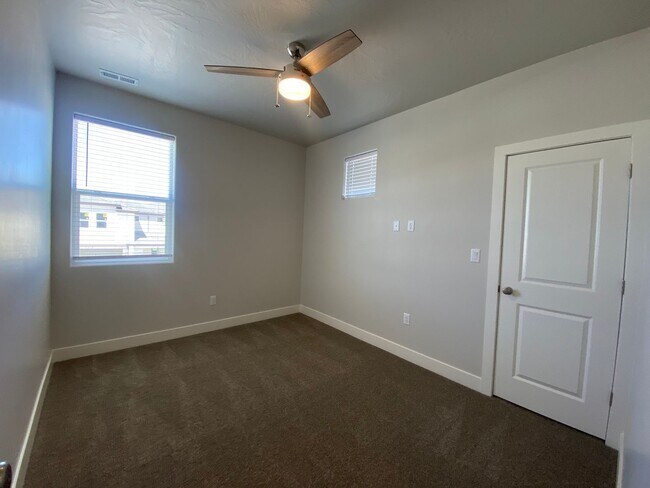 Building Photo - 3 BEDROOM SAND HOLLOW TOWNHOME FOR RENT!