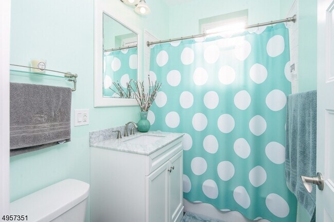 Building Photo - 82 Hackensack St