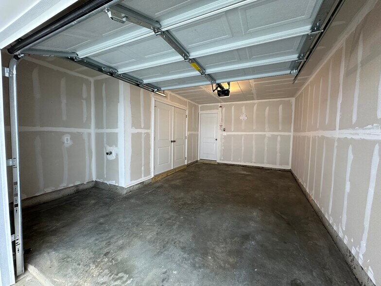Building Photo - 318 Mineral Springs Rd