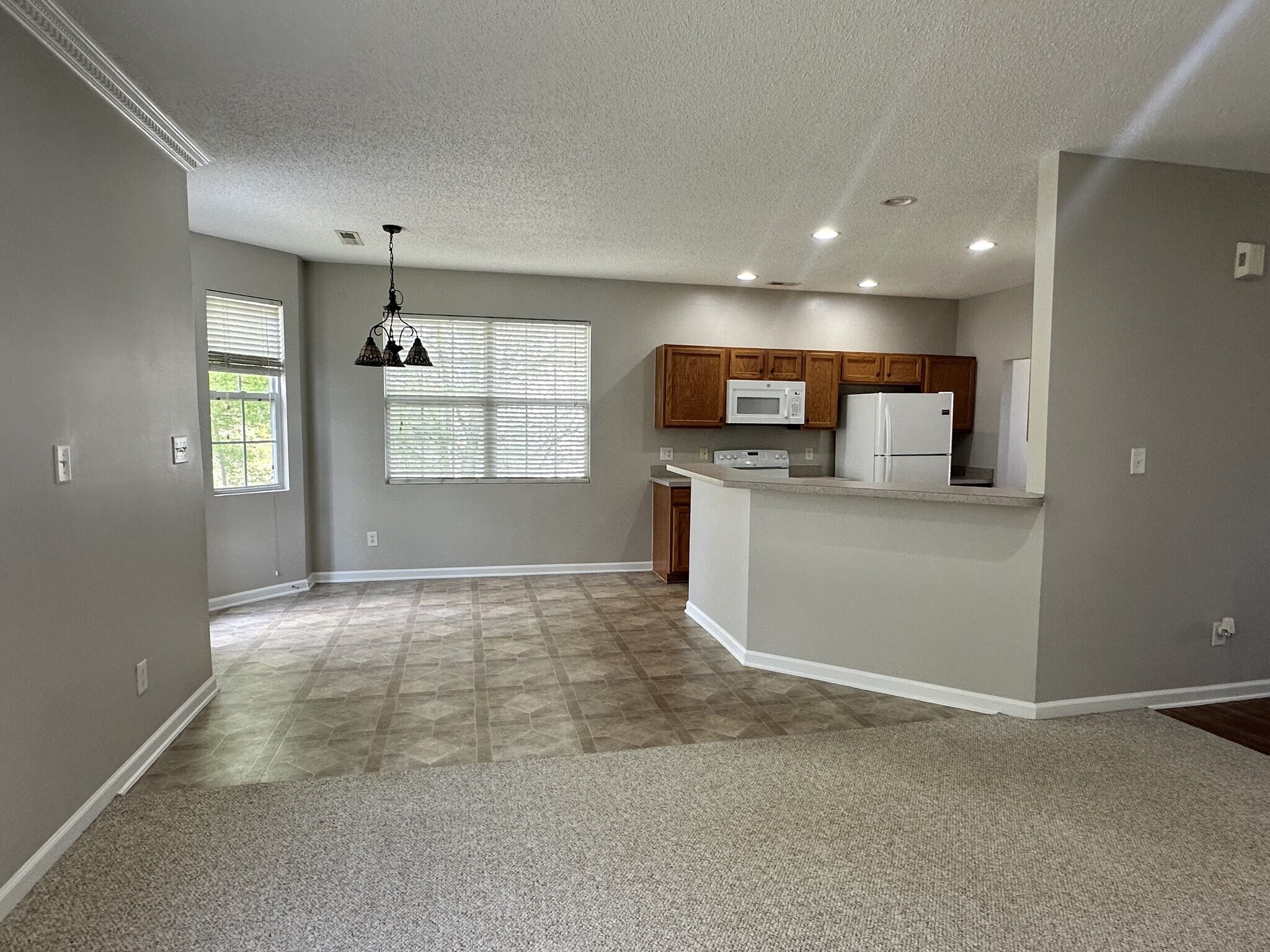 Building Photo - 8017 Hill-N-Dale Dr