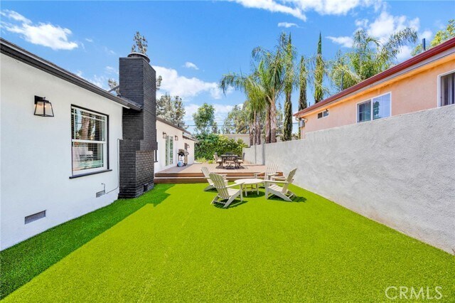 Building Photo - 10725 Genesta Ave