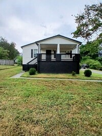 Building Photo - Adorable, remodeled 3br/2ba house close to...