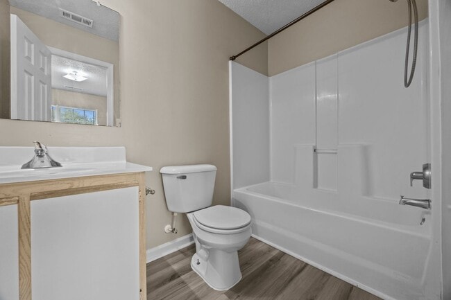 Building Photo - Welcome to Hunters Creek!