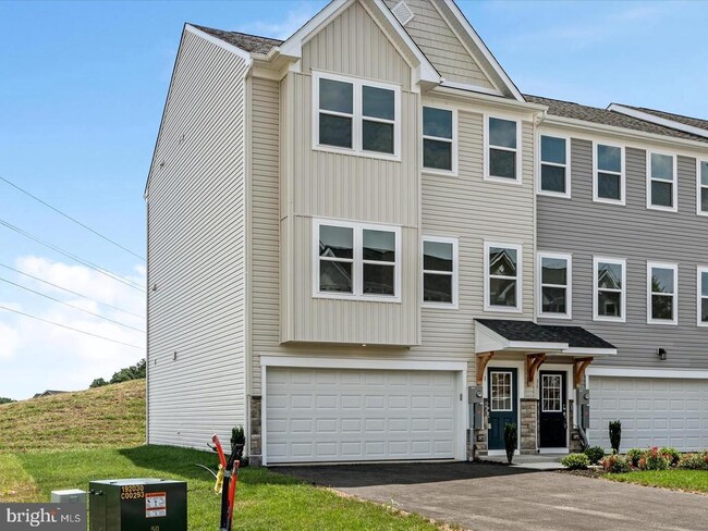 Primary Photo - 17 Lyriq Ct