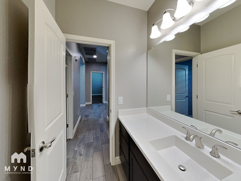 Building Photo - 22530 E Tierra Grande