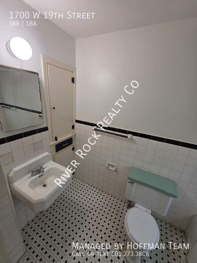 Building Photo - 1700 W 19th St