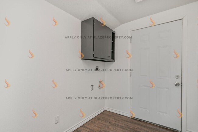 Building Photo - Updated 1-Bed Bungalow in South San Jacinto