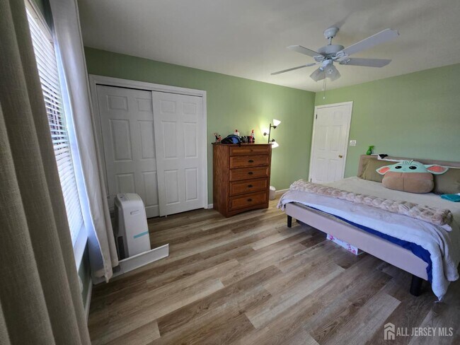 Building Photo - 115 Willett Ave