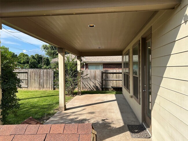 Building Photo - 2606 Riverhollow Ln