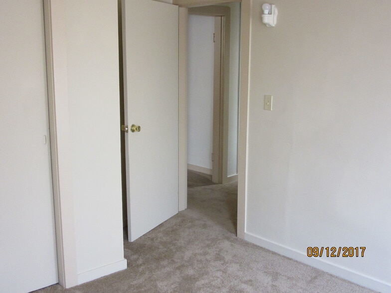 Building Photo - 3008 Broad Ave