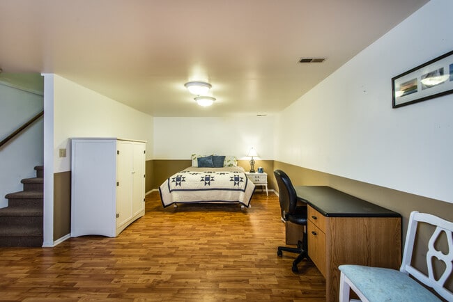 Building Photo - 1620 Dahlia Ct