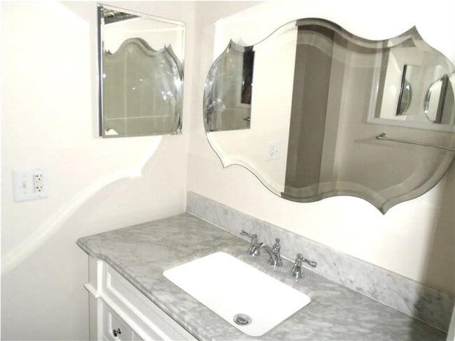 Building Photo - 608 SW Natura Blvd