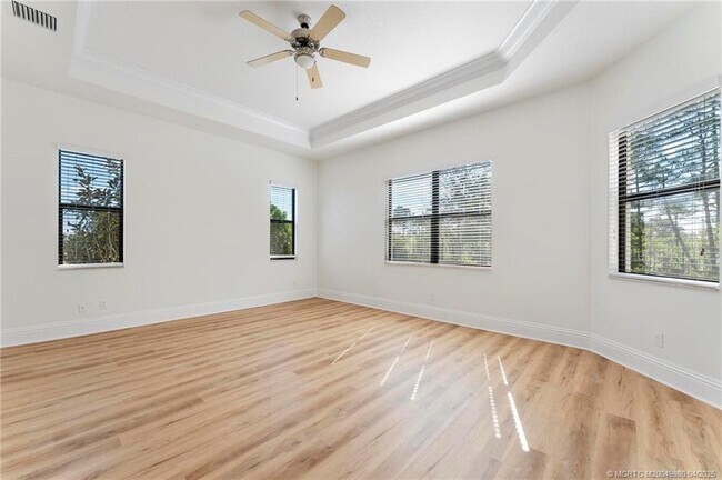 Building Photo - 255 Calmo Cir
