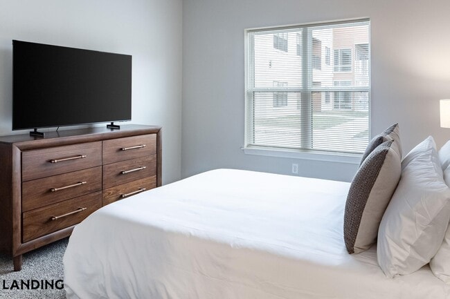 Building Photo - 2023 N Broadmoor Ave