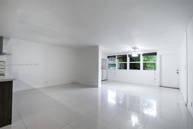 Building Photo - 20350 W Country Club Dr