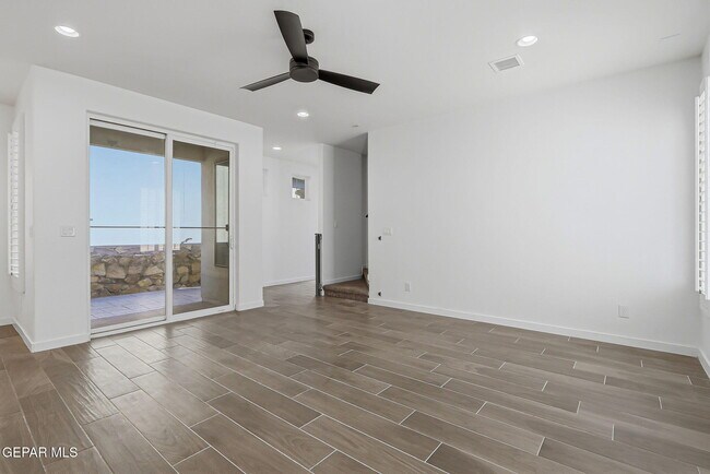 Building Photo - 4512 Mark Avizo