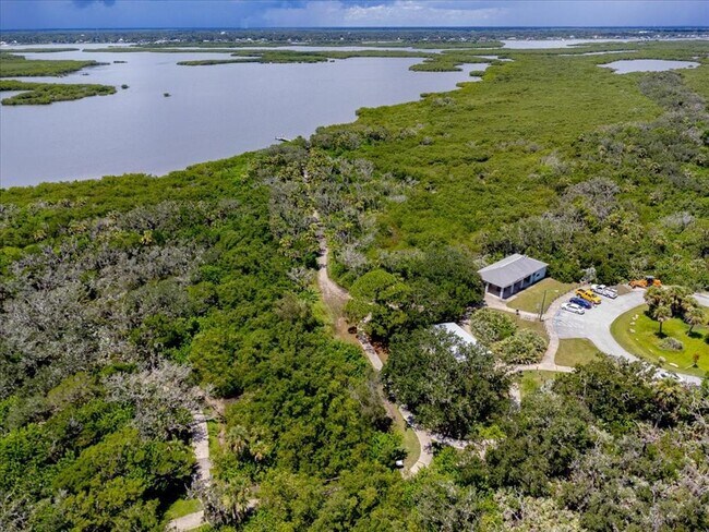 Building Photo - 3800 Saxon Dr