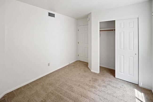 Building Photo - Elegant 4-Bed Home with Balcony & Backyard...