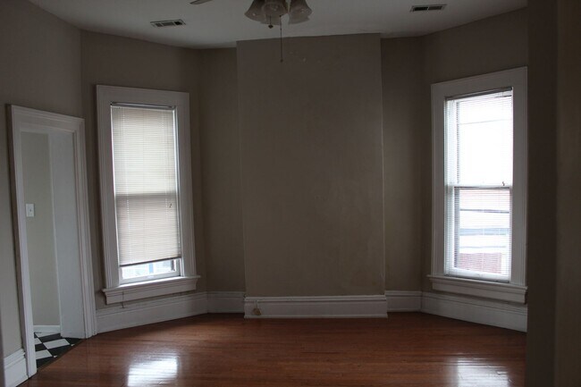 Building Photo - 57 Smith Pl