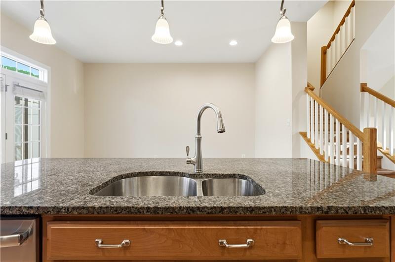 Building Photo - 335 Osona Ln