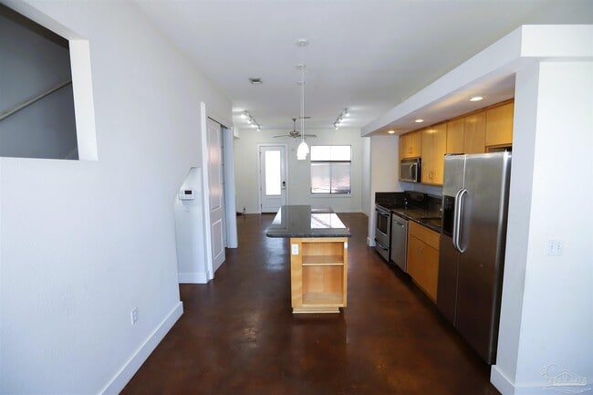 Building Photo - 613 N Alcaniz St