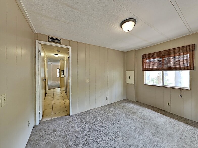 Building Photo - 532 W Plantation Blvd