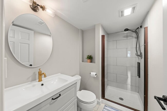 Building Photo - 215 Longridge Ct