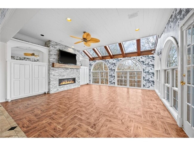 Building Photo - 1560 Bluff Creek Dr