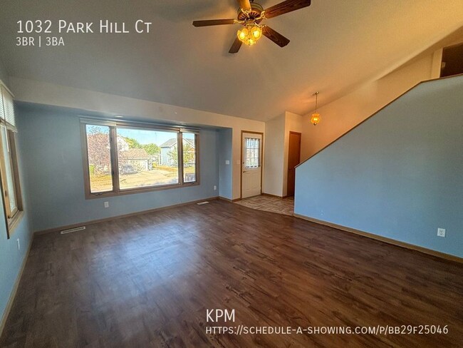 Building Photo - 3 BED | 2.5 BATH | DOUBLE GARAGE | TRI-LEV...