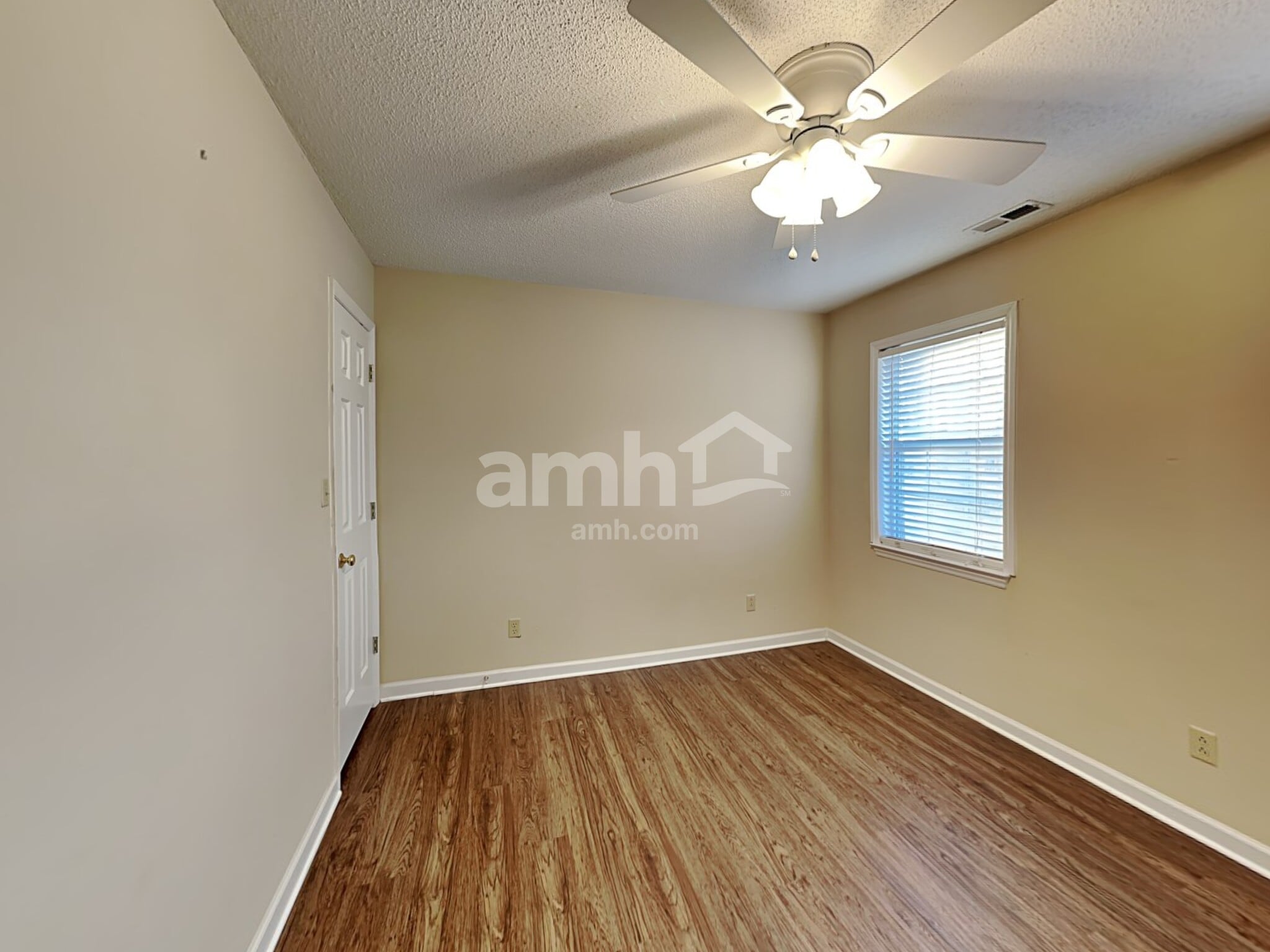 Building Photo - 1255 Hawthorne Dr