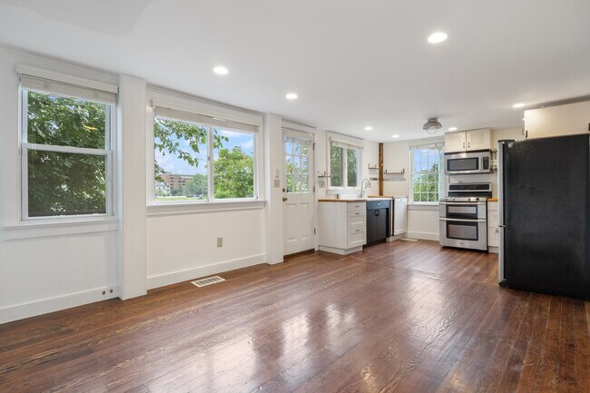 Building Photo - 624 Quinnipiac Ave