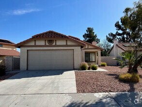 Building Photo - Nice 3 Bedroom 2 Bath Single Story