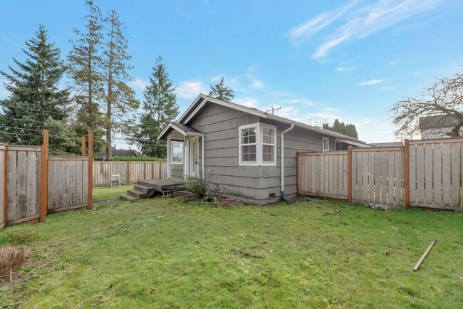 Building Photo - Short term Rental 6 month lease term only