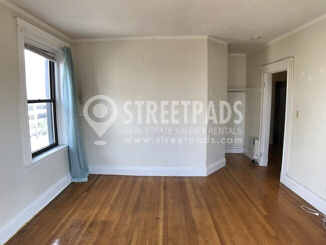 Building Photo - bedroom in Malden MA 02148