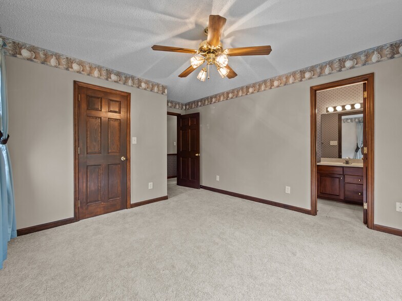 Building Photo - 138 White Oak Bluff Rd