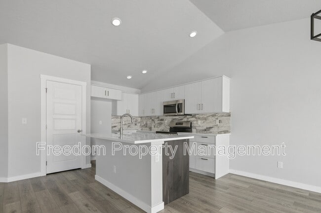 Building Photo - 2934 S Alcamo Wy