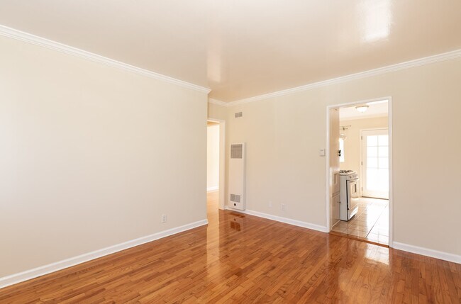 Building Photo - 2256 S Carmelina Ave