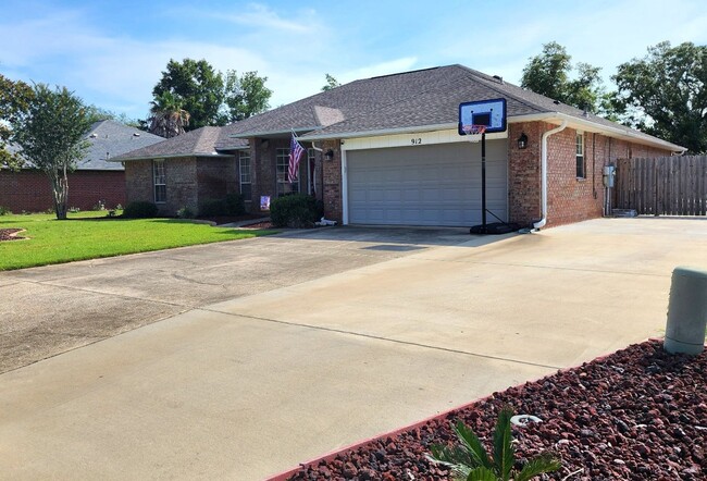 Building Photo - Breathtaking 4/3 Perdido Home, 2,700 sq ft...
