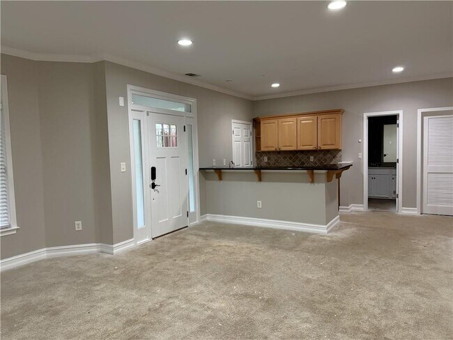 Building Photo - 889 Lenox Ct NE