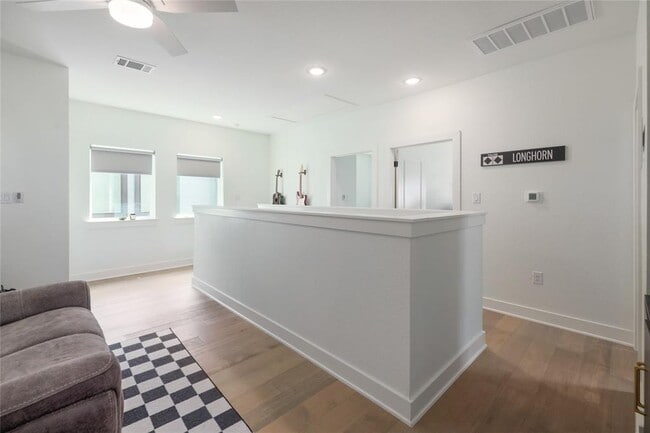 Building Photo - 5820 Sutherlin Rd