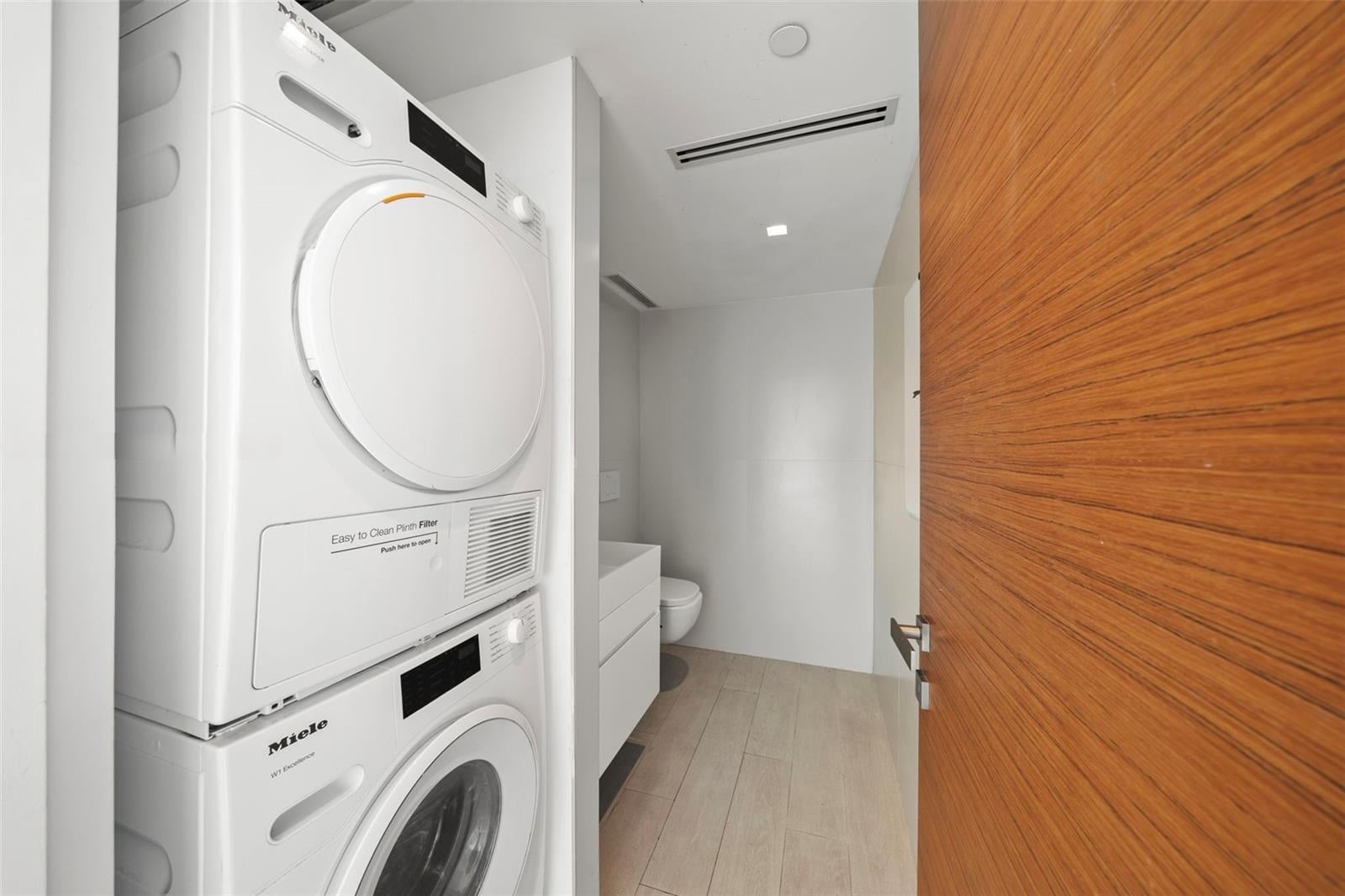 Building Photo - 1331 Brickell Bay Dr