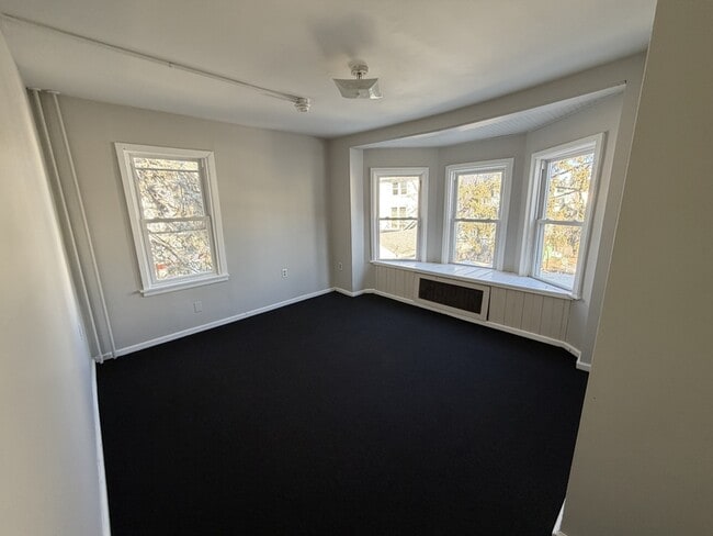 Building Photo - 407 Somerset St