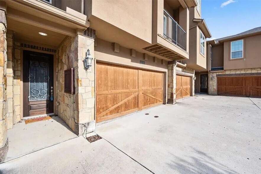 Building Photo - 2630 Villa Di Lago Dr