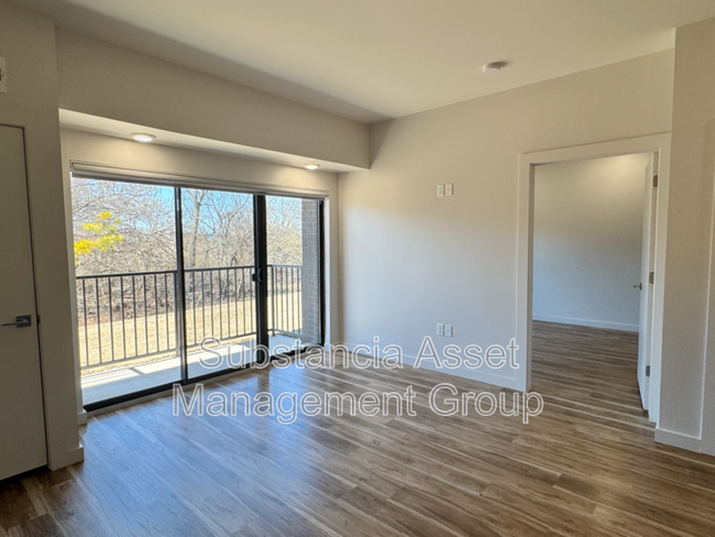 Building Photo - 1653 Midtown Pl