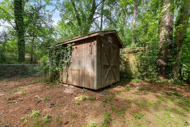 Building Photo - 846 S Forest Lake Dr