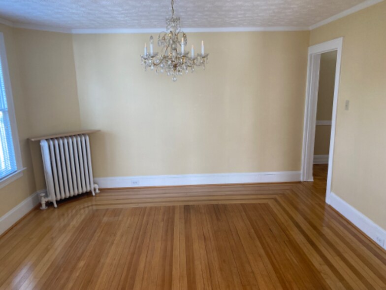 Building Photo - 18 Clearview Ave